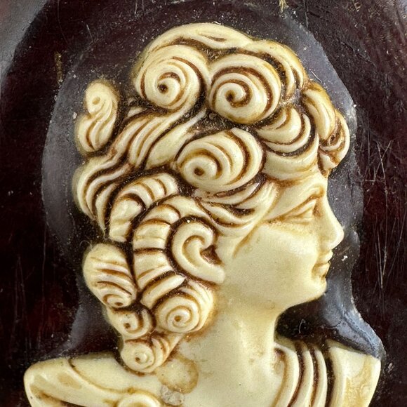 Vintage 1940s Wood & Molded Celluloid Cameo Brooch 2" X 1.5" Oval Pin - Picture 6 of 7